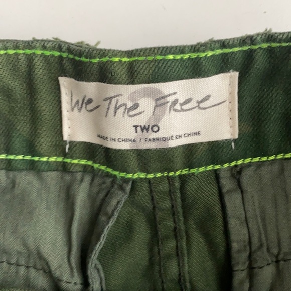 NWT FREE PEOPLE Cutoff Camo Shorts SZ 2 - Picture 7 of 7